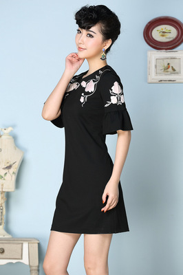 深圳诺伊娜服饰供应欧美风格2014夏款女装绣花连衣裙 荷叶袖针织裙N14115批发详情