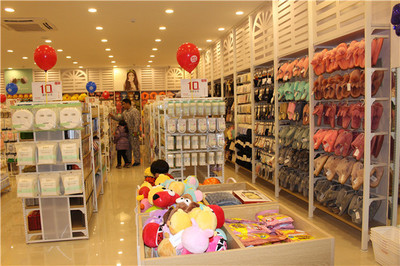 快时尚百货加盟的可靠性分析与考量因素